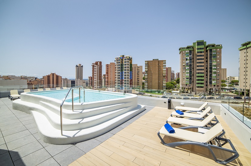 Hotel Carlos I Azotea. Piscina para adultos.